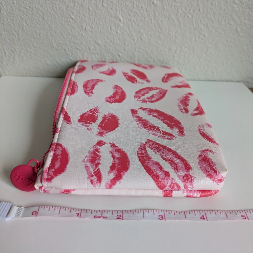 2/$18 NWOT ipsy Glam Makeup Bag